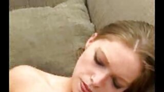 Szex közben egy fekete rövid sex video nő nyalogatja a lány seggfej kutyus stílusban